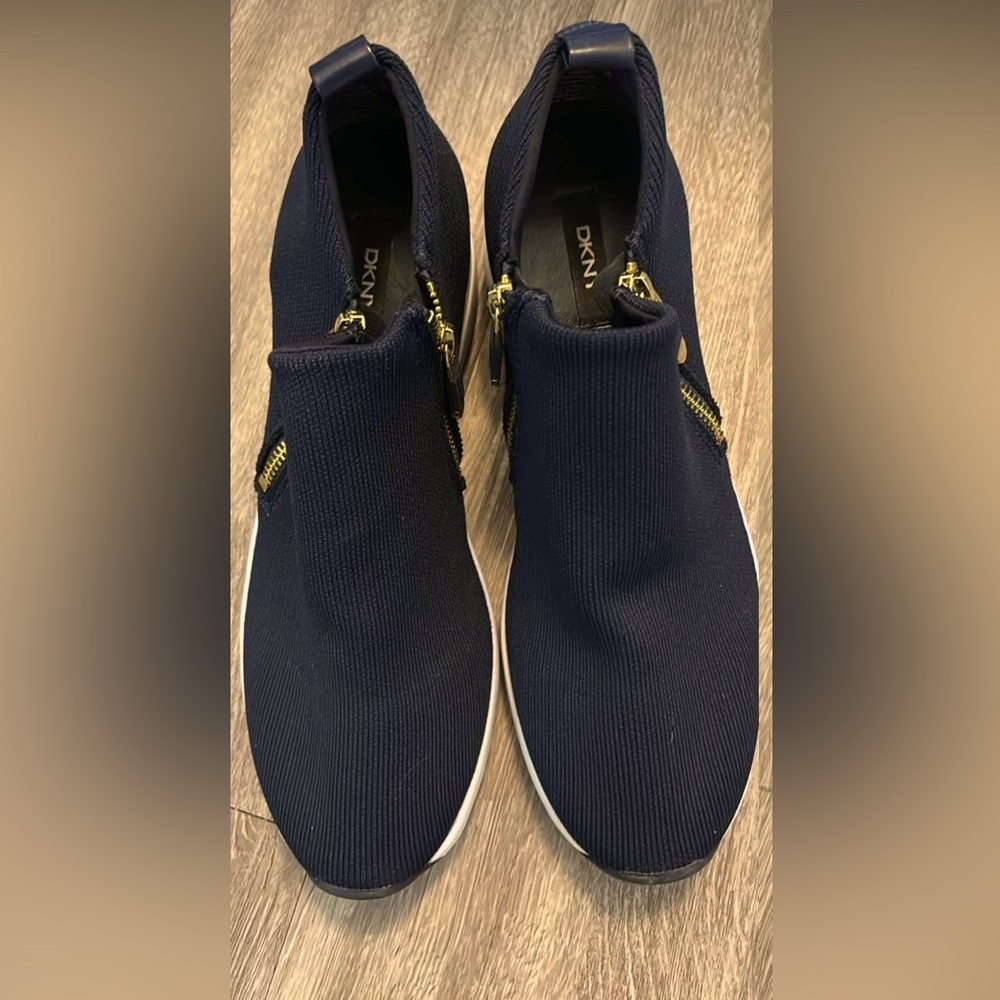 DKNY Wedge
